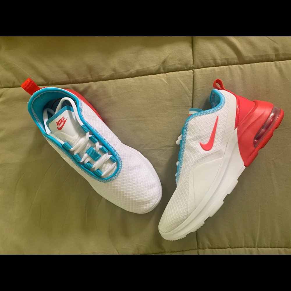 NIKE AIR MAX